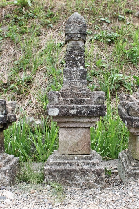 古園石塔群宝篋印塔6南島原市 (1)