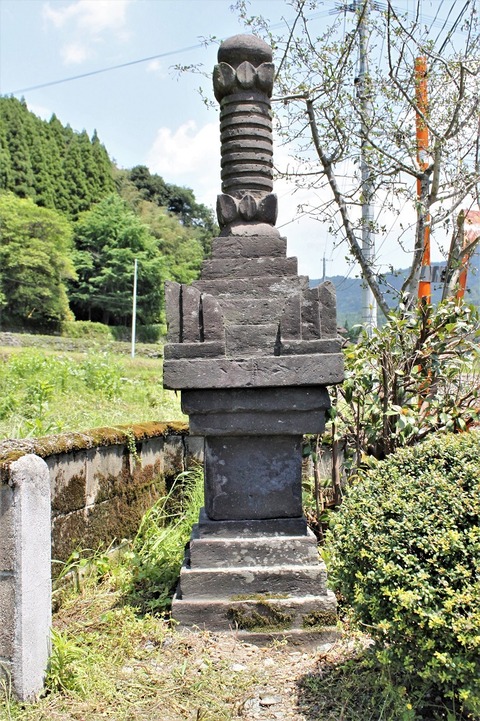 2011.05.14.寺尾野宝篋印塔　菊池市 (2)