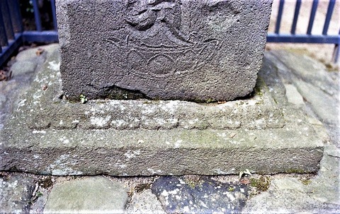 釈尊院五輪塔仁安四年1982100910 (11)