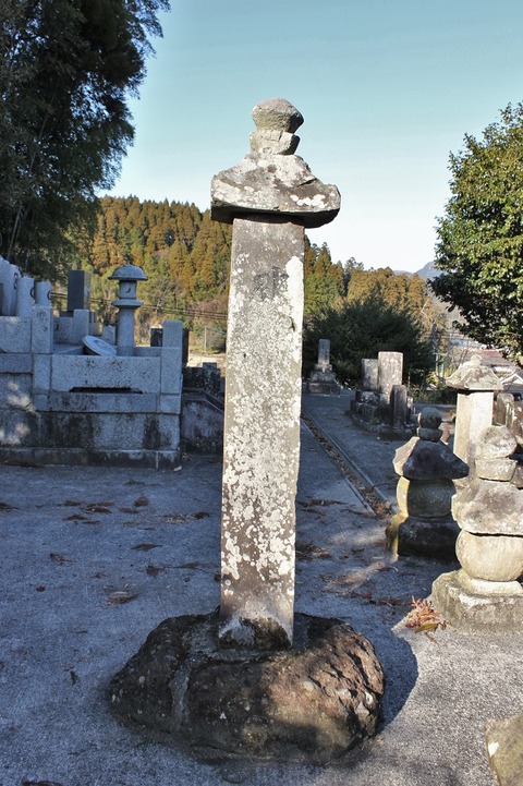 2019.12.28.玖珠町長村家墓地笠塔婆 (5)