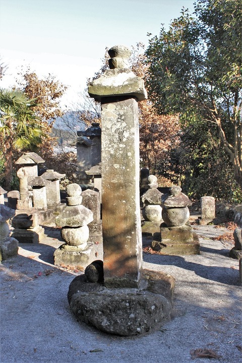 2019.12.28.玖珠町長村家墓地笠塔婆 (4)