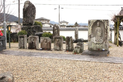 柳本専行院建治二年型阿弥陀如来立像石棺仏