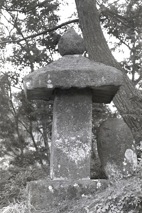 立壁忠霊塔入口笠塔婆 (3)