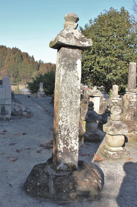 2019.12.28.玖珠町長村家墓地笠塔婆 (6)