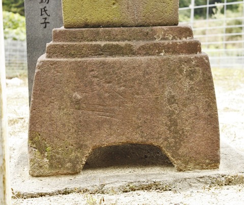 裏田宝篋印塔20200806 (8)