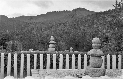 神護寺文覚廟伝性仁親王墓五輪塔