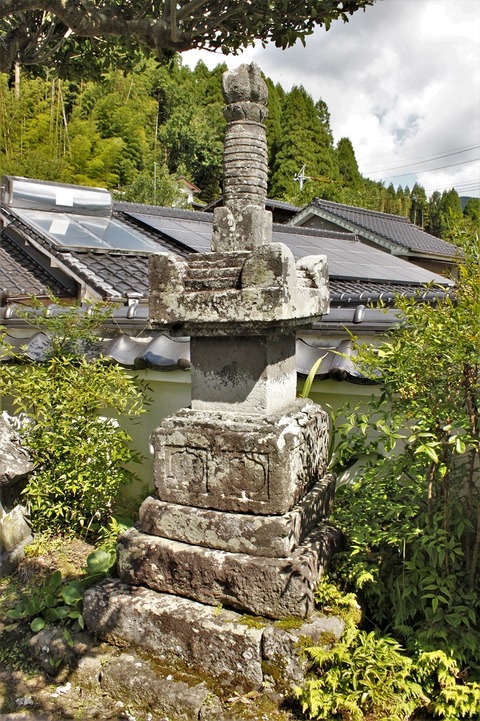 2019.09.16.玖珠町岩室宝篋印塔応安七年 (3)