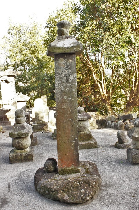 2019.12.28.玖珠町長村家墓地笠塔婆 (2)