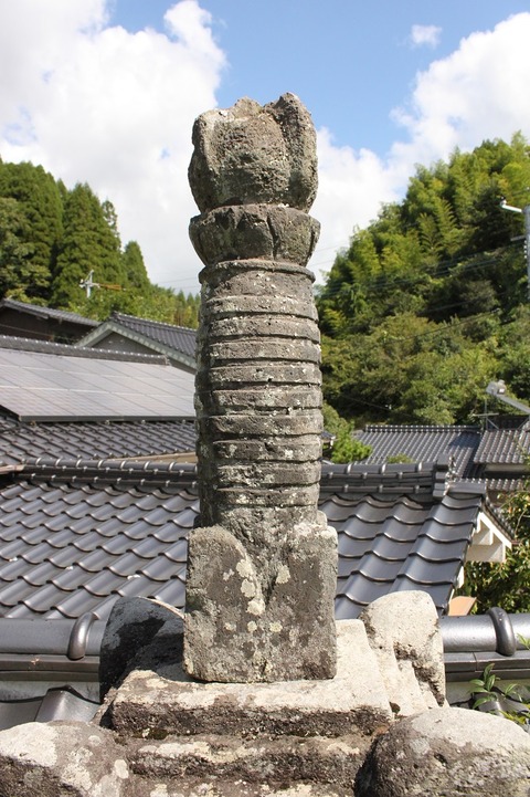 2019.09.16.玖珠町岩室宝篋印塔応安七年 (18)