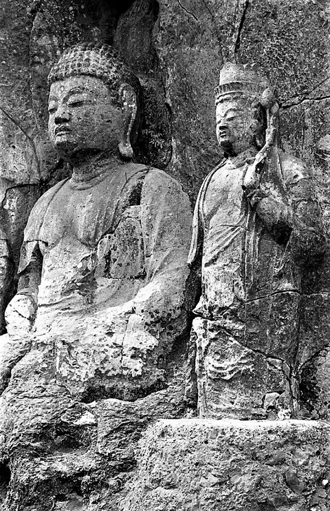 臼杵石仏第2龕ホキ阿弥陀三尊磨崖仏観音菩薩立像 (5)