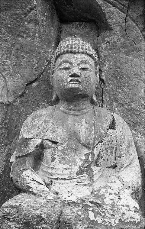 臼杵石仏第2龕ホキ阿弥陀三尊磨崖仏中尊阿弥陀如来坐像 (3)