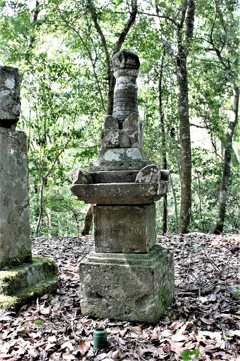 白谷宝篋印塔残欠 (3)