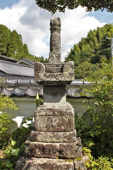 2019.09.16.玖珠町岩室宝篋印塔応安七年 (2)