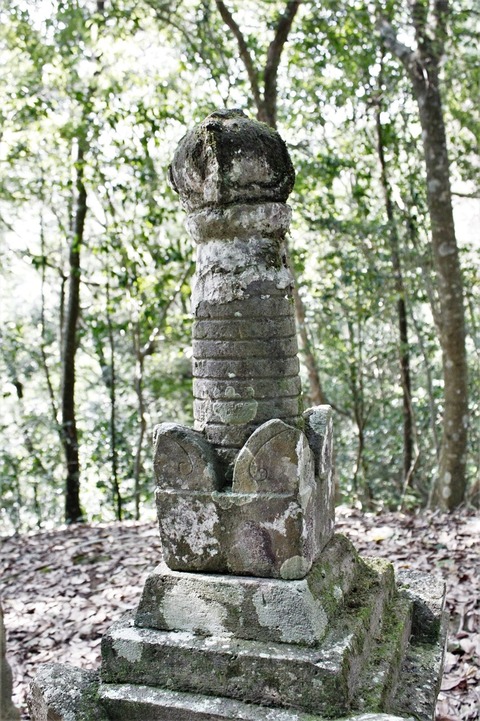 白谷宝篋印塔残欠 (17)