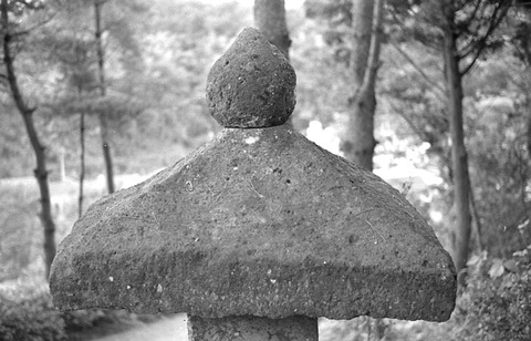 立壁忠霊塔入口笠塔婆 (15)