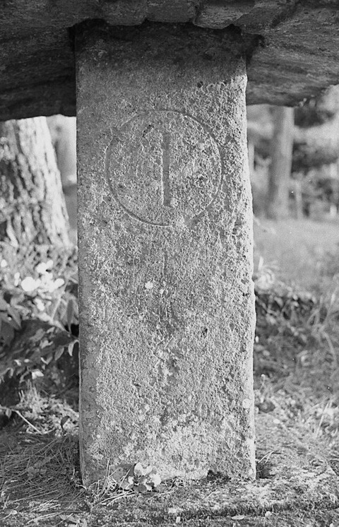 立壁忠霊塔入口笠塔婆 (7)