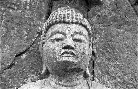 臼杵石仏第2龕ホキ阿弥陀三尊磨崖仏中尊阿弥陀如来坐像 (8)