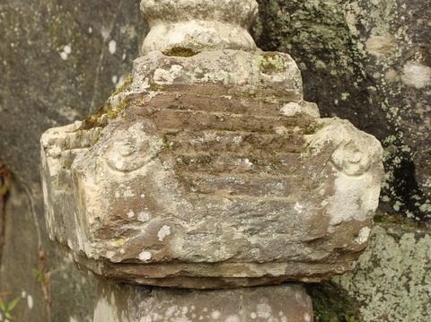 2019.10.06.大分県日田市西有田1258-1大師堂宝篋印塔文明八年 (56)