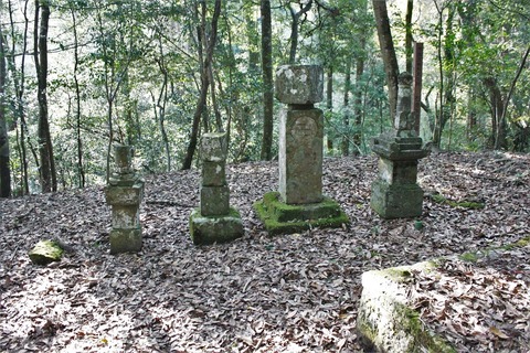 白谷宝篋印塔残欠