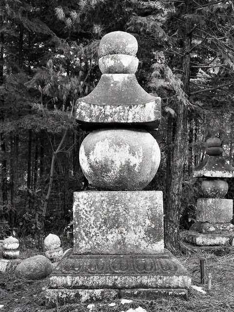 柳本長岳寺墓地五輪塔1 (3)