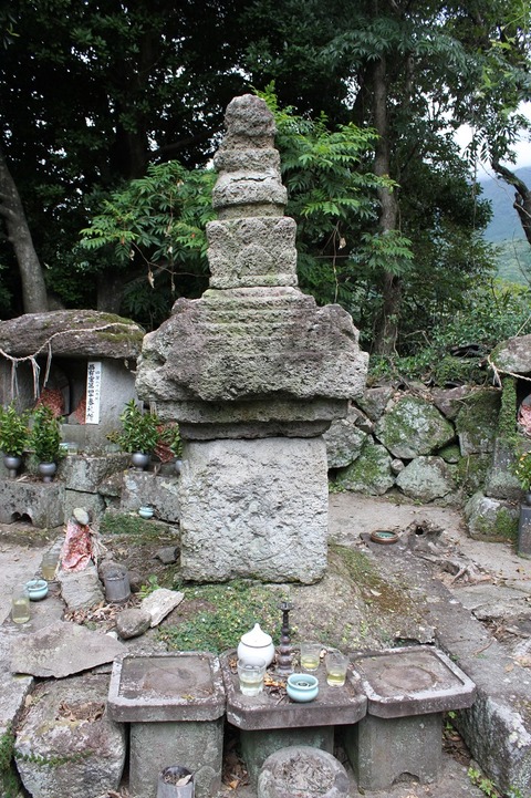 長崎県茸山大菩薩権現社宝篋印塔残欠20110727