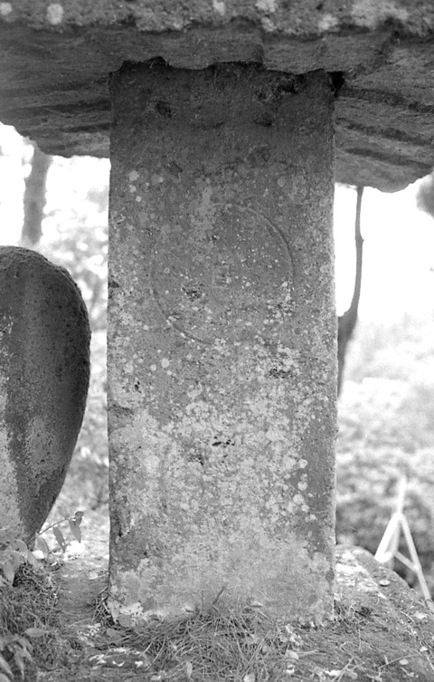 立壁忠霊塔入口笠塔婆 (9)