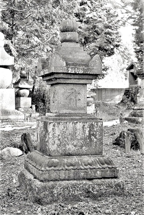 2024.03.05.柳本長岳寺墓地宝篋印塔 (3)