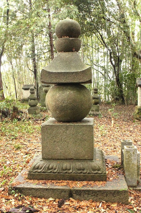 長岳寺墓地五輪塔2 (2)