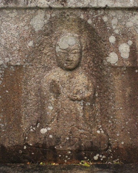 柳本専行院建治三年型地蔵坐像石棺仏 (7)