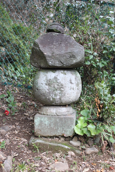 日輪寺反花付石塔基礎嘉慶二年 (2)