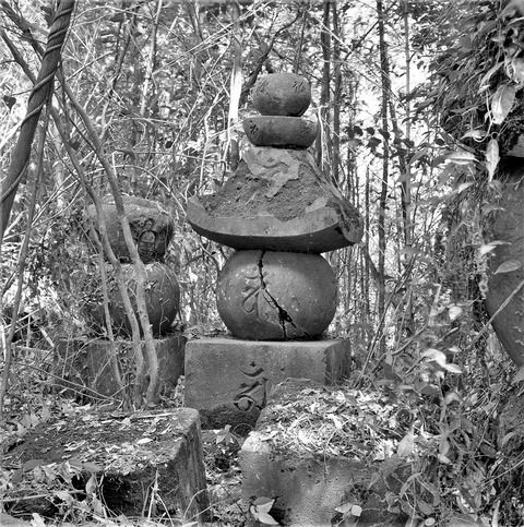 勝福寺墓地五輪塔弘安四年19841008 (6)