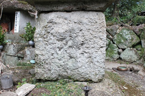 長崎県茸山大菩薩権現社宝篋印塔残欠20110727 (9)