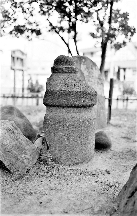 弁慶墓一石宝塔残欠　西磐井郡平泉町