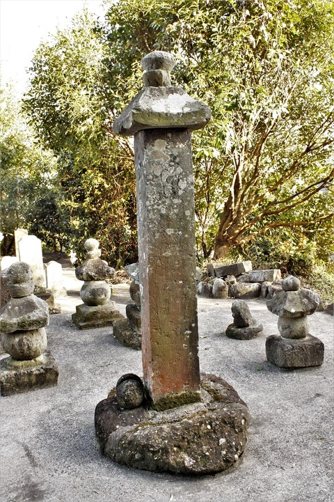 2019.12.28.玖珠町長村家墓地笠塔婆 (3)