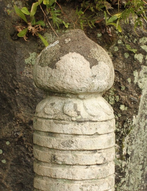 2019.10.06.大分県日田市西有田1258-1大師堂宝篋印塔文明八年 (63)