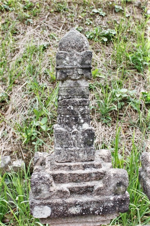 古園石塔群宝篋印塔6南島原市 (4)