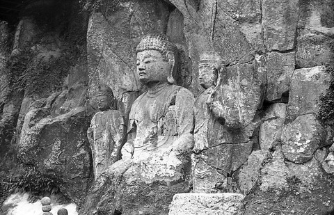 臼杵石仏第2龕ホキ阿弥陀三尊磨崖仏 (3)