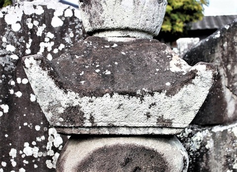 （図14）蓮厳院墓地天文十一年銘塔2016112829