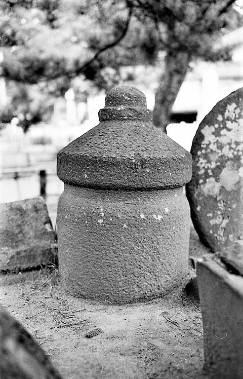 弁慶墓一石宝塔残欠　西磐井郡平泉町 (2)