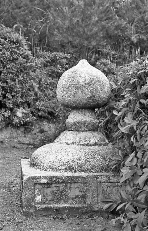 神護寺文覚廟露盤 (2)