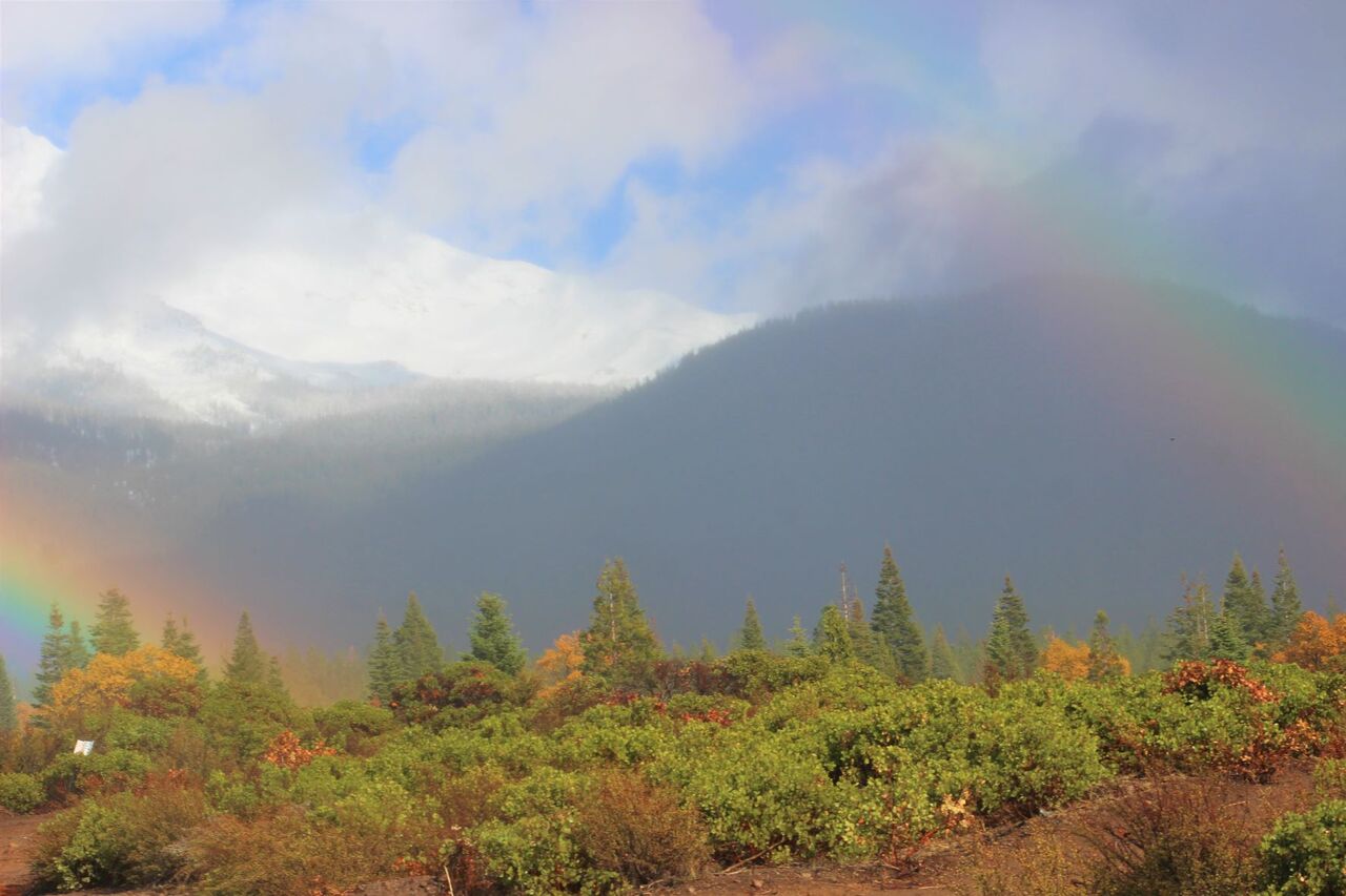 シャスタ山にかかるダブル レインボー シャスタ便り