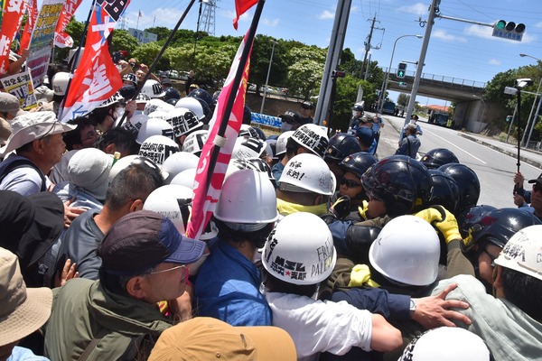 嘉手納抗議①