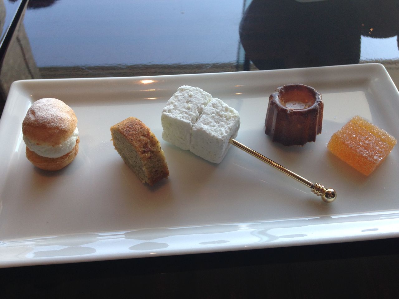 食べ歩記 ラウンジバー プリヴェ 丸の内 パレスホテル 東京散歩 四季のイベント 花の歳時記 食べ歩記