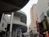 ビルの間の空