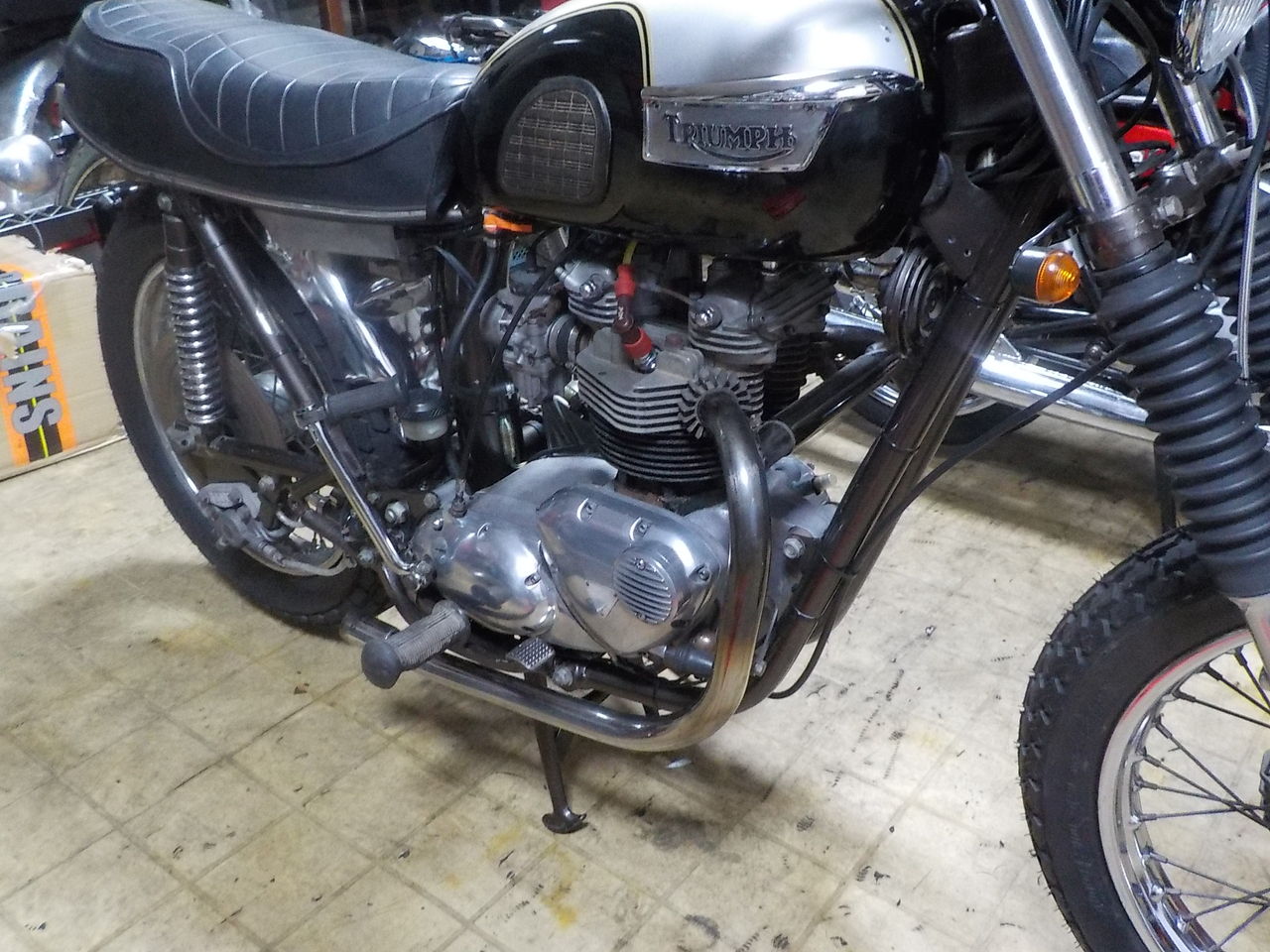 トライアンフ T140 シート : Street Flavor