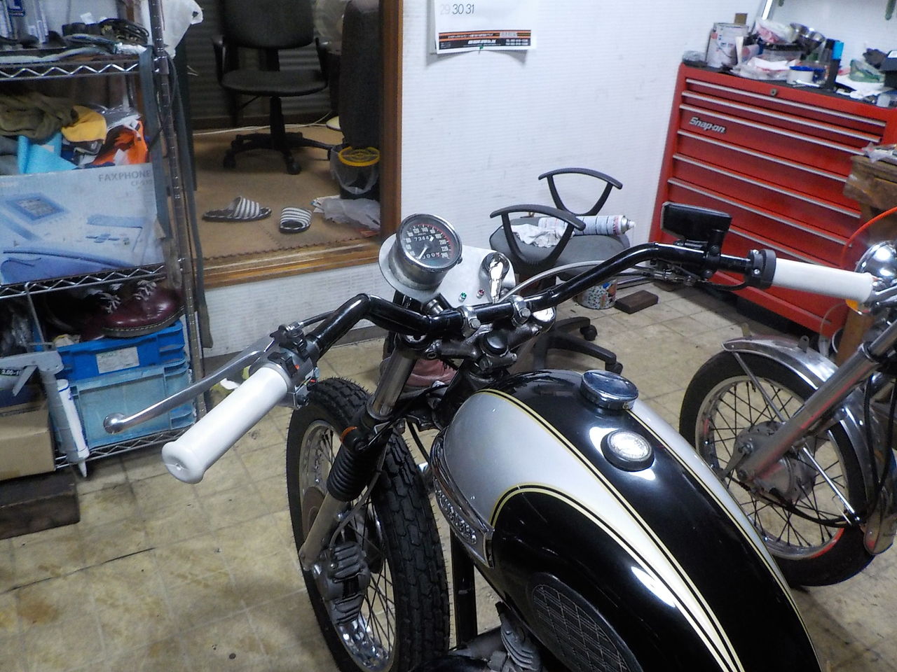 トライアンフ T140 シート : Street Flavor