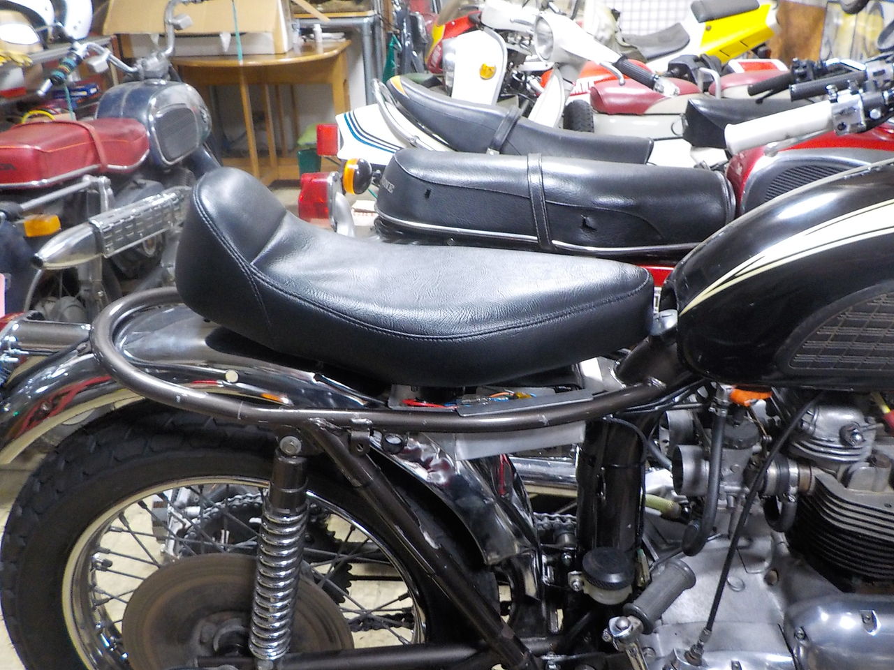 トライアンフT140 純正シート