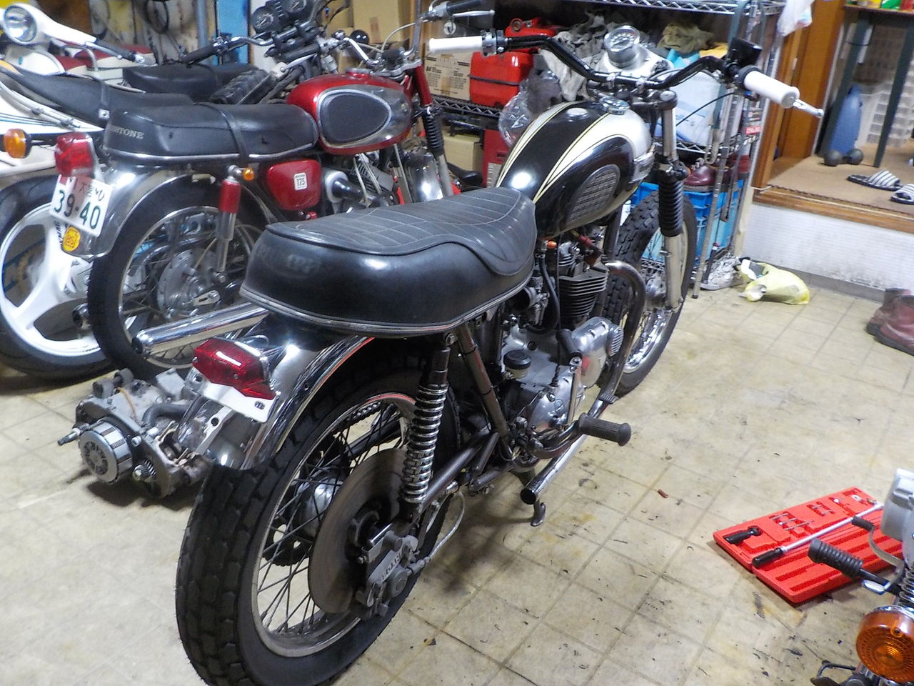 トライアンフ T140 シート : Street Flavor