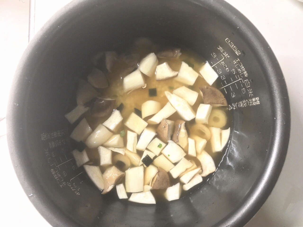 松茸ご飯となめこの味噌汁 おやじの料理日記 松茸ご飯となめこの味噌汁 おやじの料理日記