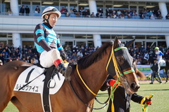 20200105 中山5R 3歳1勝クラス ルトロヴァイユ 15